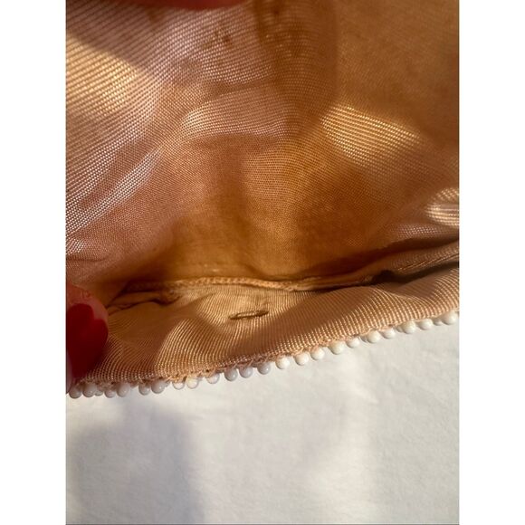 Vintage Lumured Petite Beaded White Cosmetic/Change Purse with Box Closure - Picture 5 of 6